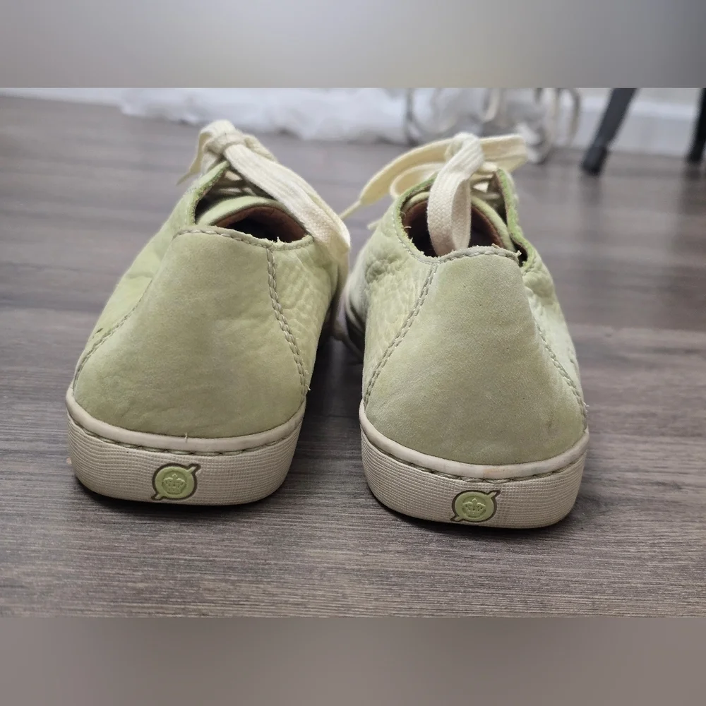 Born Sport Leather Sneakers Womens Size 8 Green Preppy Boho Boat Fall